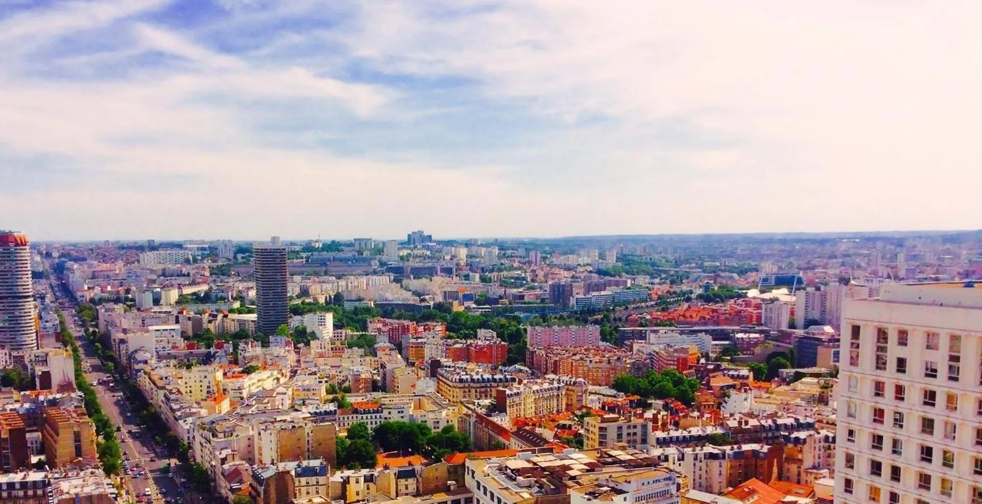Le 300 By Happynoworry Daire Paris Fransa